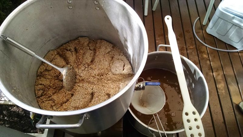 Brassagem durante o processo de fabrico da cerveja